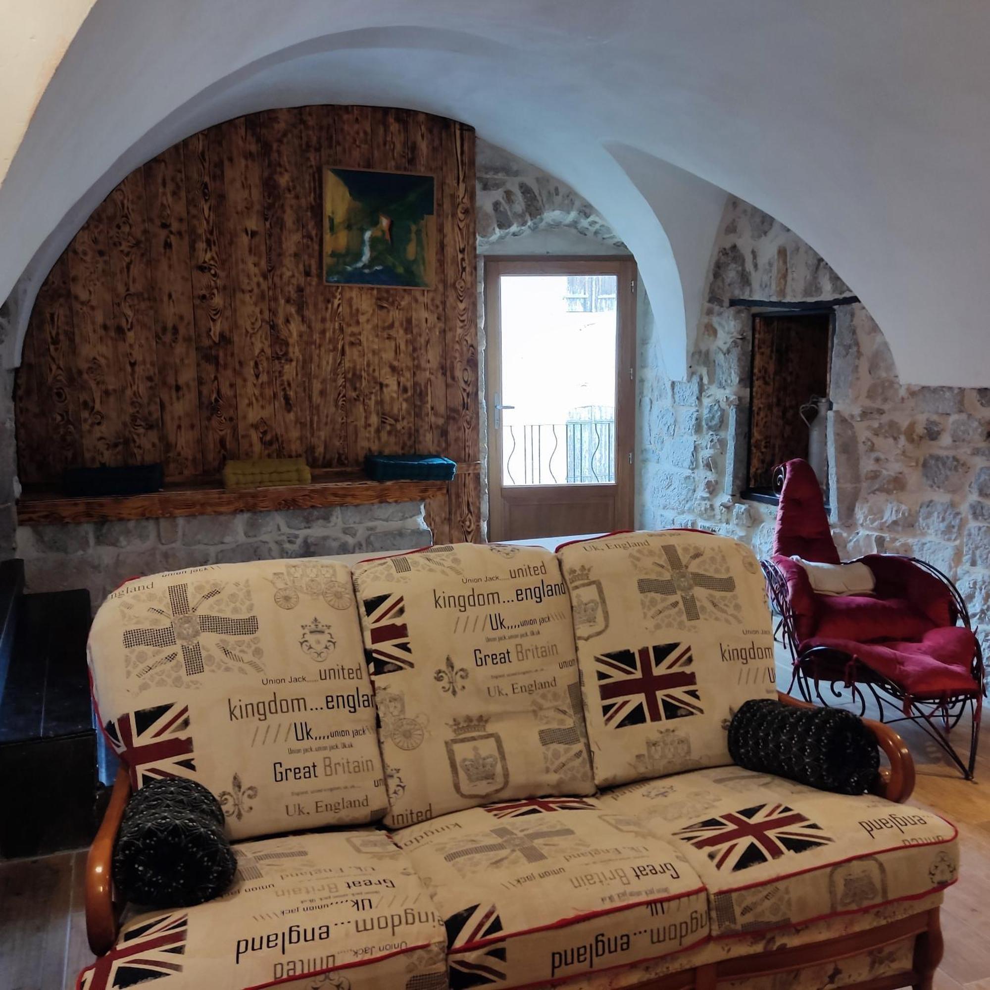 Maison Pierre Et Voute Au Coeur Du Village Balazuc Exteriér fotografie